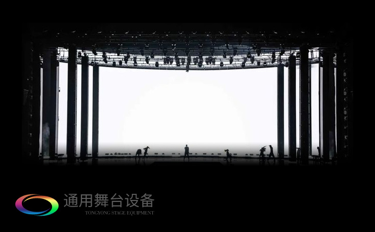 視覺屏幕為主、條狀LED屏幕、燈光設(shè)備及舞臺幕布詮釋當下舞臺設(shè)計潮流
