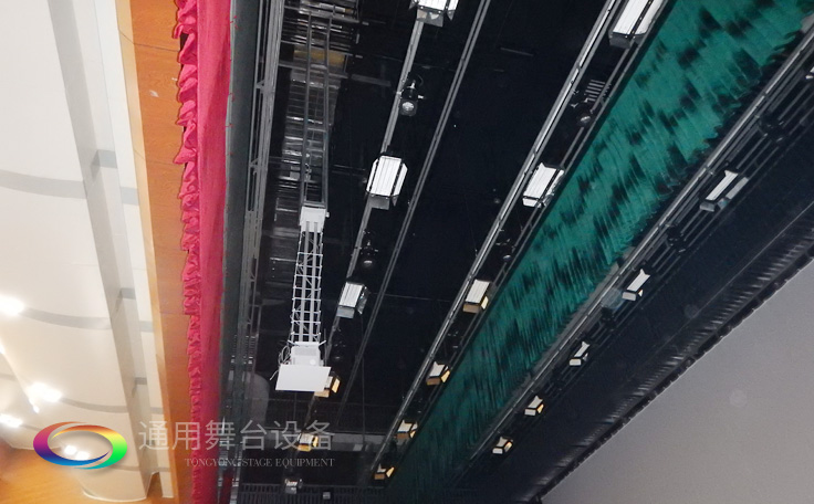 裝飾炫麗舞臺(tái)，提升演出效果！通用舞臺(tái)教您一圖看懂舞臺(tái)阻燃幕布