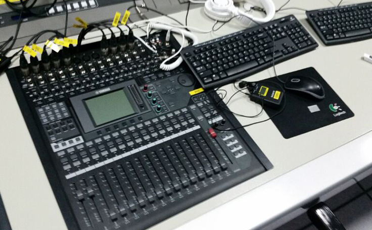 通用舞臺承建藍騎士水運動中心演藝舞臺機械、燈光及舞臺幕布建設