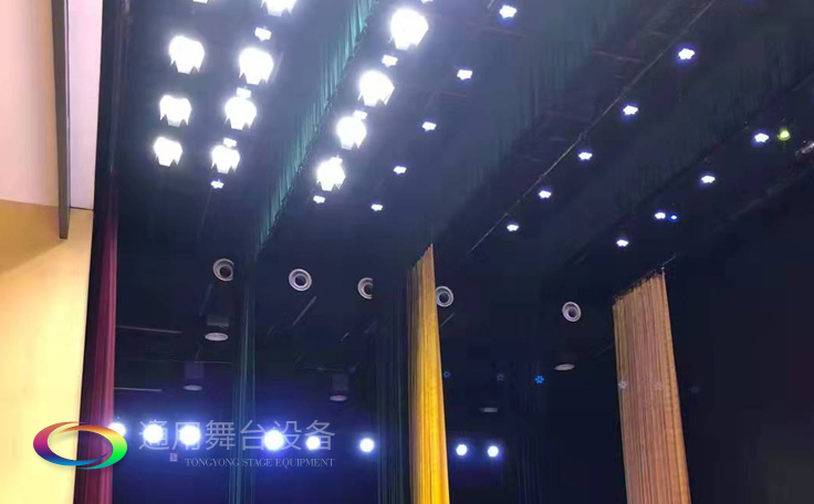 面光、耳光、側(cè)光、頂光等等舞臺燈光幾個常用光位介紹