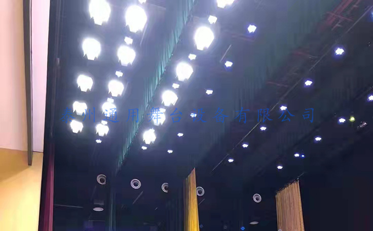 舞臺(tái)機(jī)械核心——舞臺(tái)吊桿機(jī)械設(shè)備！采用蝸輪蝸桿減速系統(tǒng)，磨擦系數(shù)小，傳動(dòng)效率高！