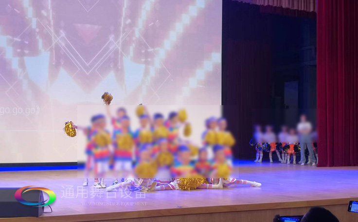 南京某戲劇院對開阻燃幕布、舞臺音響、燈光吊桿項目完工及試運營