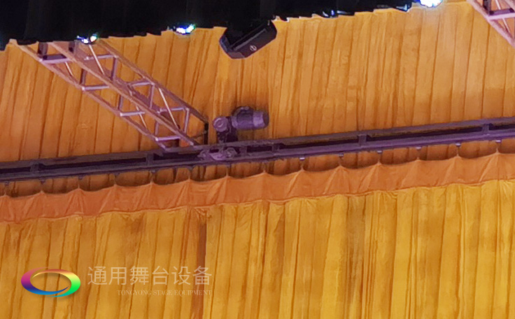 舞臺(tái)阻燃幕布除了有效阻燃，還有哪些作用性能？