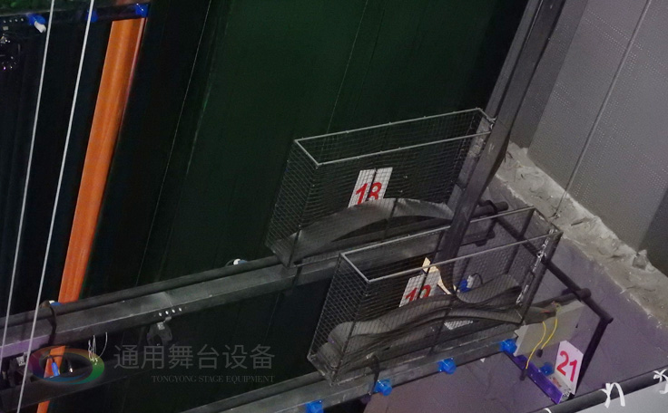 泰州舞臺設備廠家 支持定制 舞臺阻燃幕布 電動升降吊桿機數(shù)字變頻控制臺工字形吊桿舞臺設備禮堂會議廳用