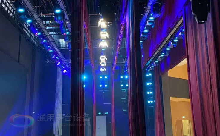 裝飾舞臺(tái) 提升演出效果 舞臺(tái)大幕、二道幕、三道幕、橫側(cè)幕、紗幕、天幕、吸音幕、串疊幕、側(cè)幕、安全防火幕...