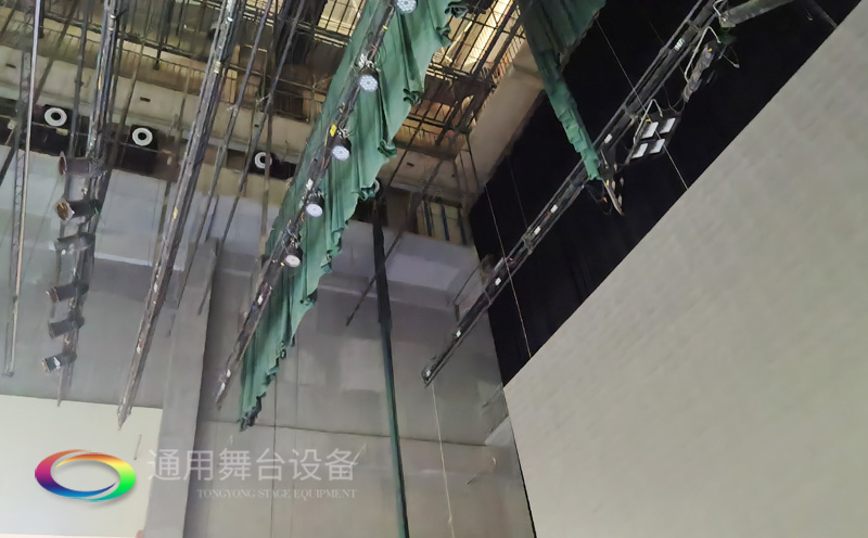 廣西梧州某劇場順利通過項目驗收 項目設(shè)計舞臺機械吊掛系統(tǒng)、幕布、專業(yè)燈光系統(tǒng)等