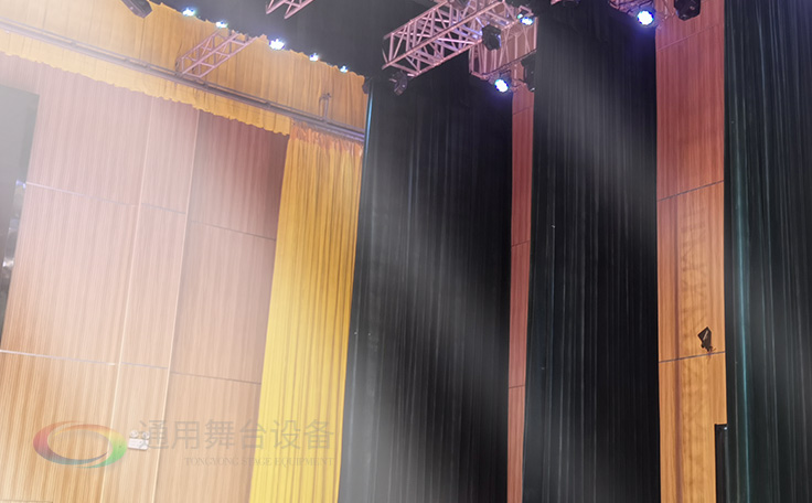 舞臺(tái)阻燃幕布技術(shù)升級(jí)，安全與創(chuàng)新并重